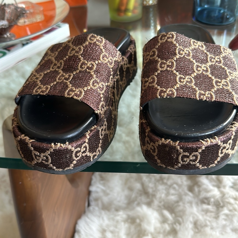 Gucci Angelina Platform Logo Slide - Picture 9 of 12